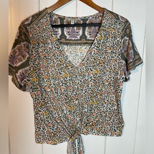 Lucky brand tie shirt with buttons, size large.